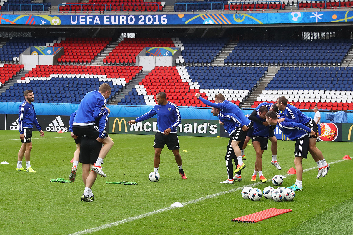 法国队客场战胜芬兰队,取得连胜 法国队客场战胜芬兰队,取得连胜