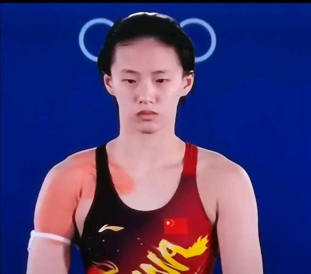 跳水比赛:韩国选手优异表现,斩获金牌 跳水比赛:韩国选手优异表现,斩获金牌