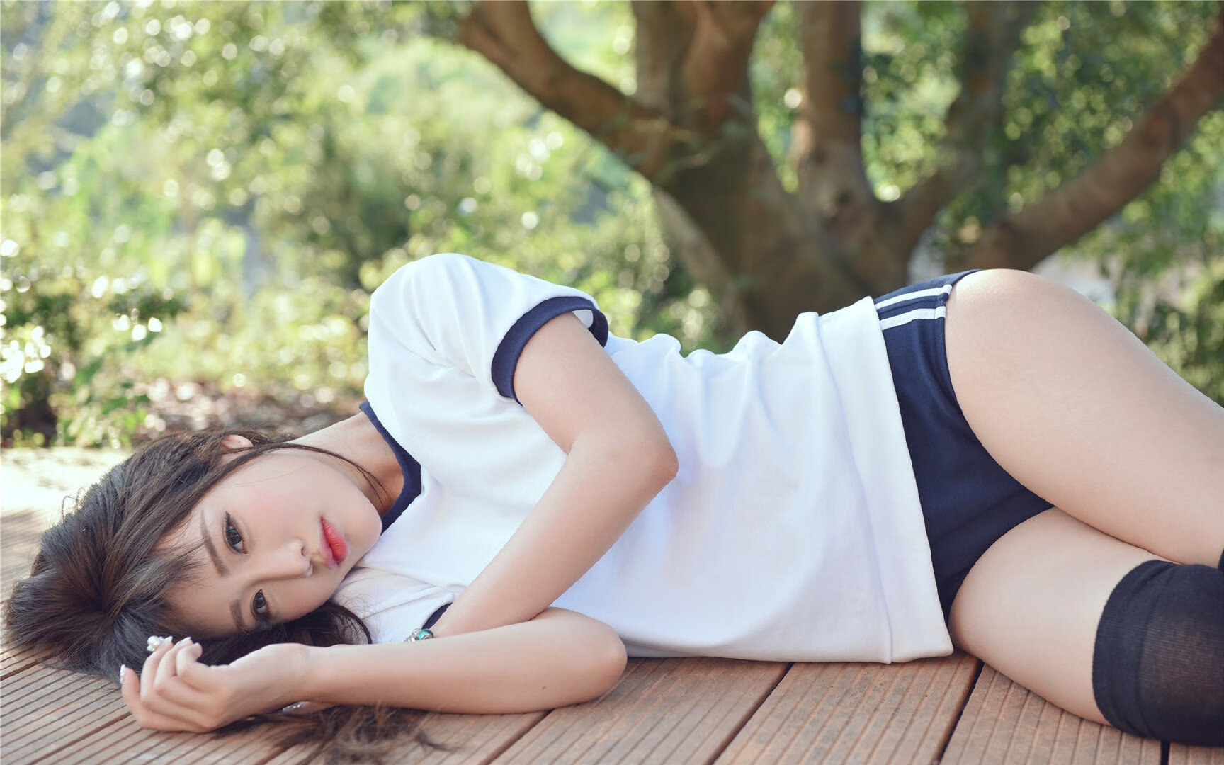 奥斯梅恩的轰鸣,当巴萨战术在亚斯码头赛道上演,谁才是真正的地面压制大师?